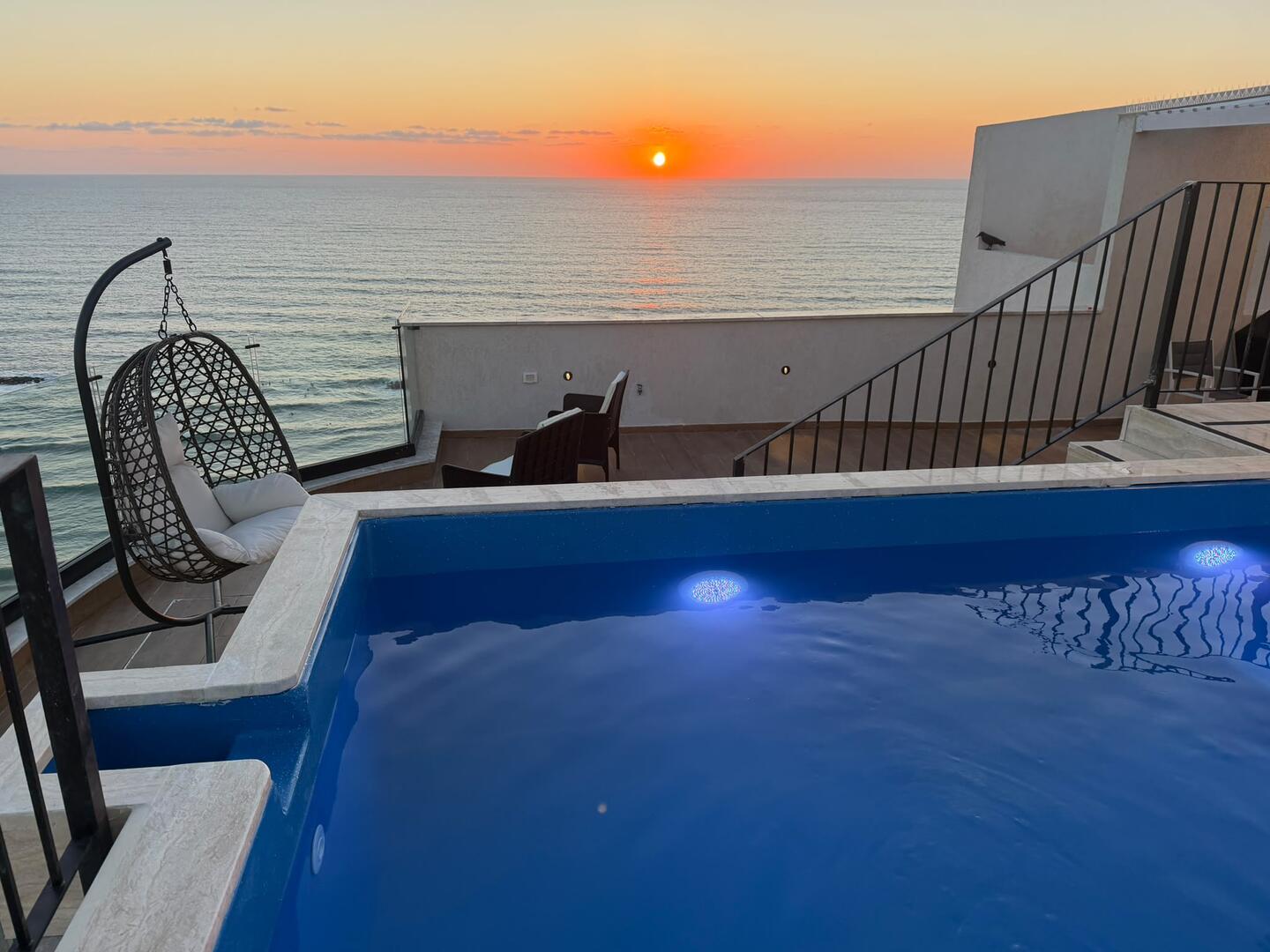 מבט על סי וויו פנטהאוז וספא נתניה - Sea view penthouse & spa Netanya